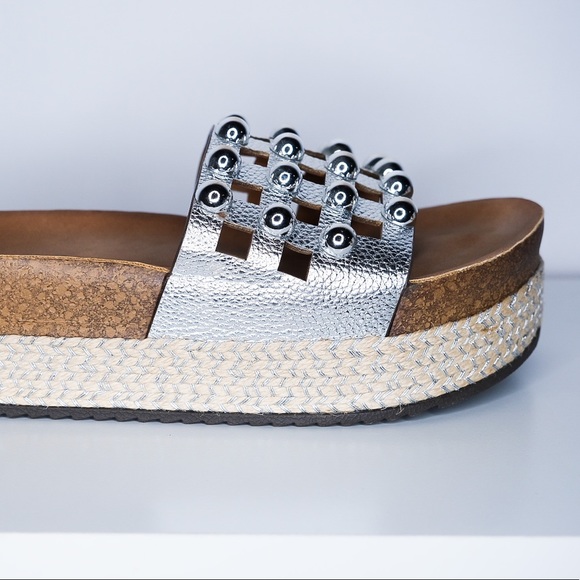 Sandals - Picture 1 of 3